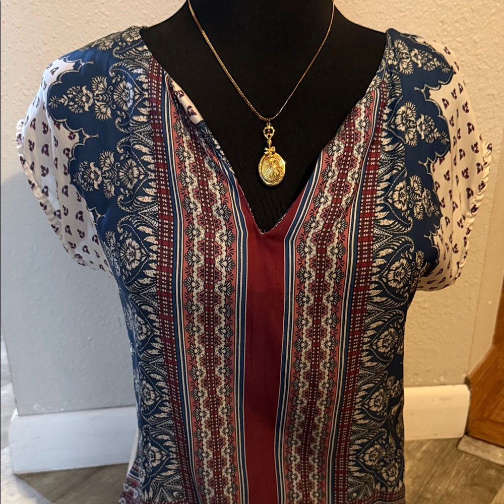 Women's Multicolor Patterned Top - Picture 2 of 12
